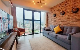Cosmopolitan Apt 1407, 5 Star Facilities, 15M Sjo Airport, Parking, Pool, Gym